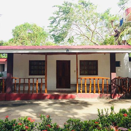 The Pelicans Resort Batangas Chambre photo