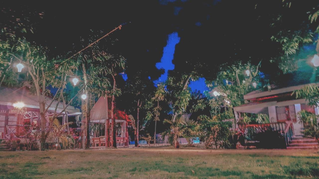 The Pelicans Resort Batangas Extérieur photo