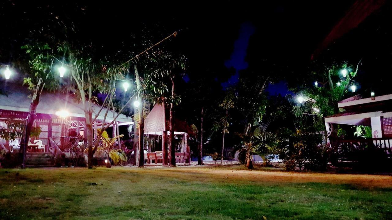 The Pelicans Resort Batangas Extérieur photo