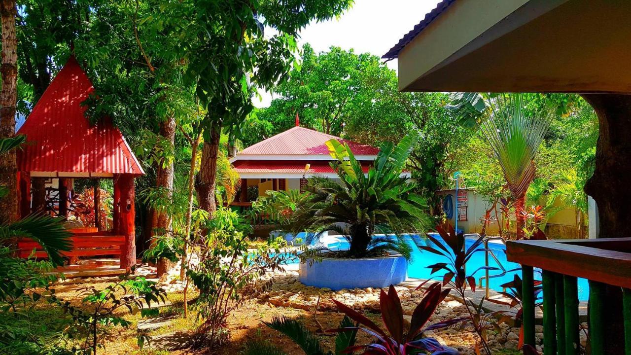 The Pelicans Resort Batangas Extérieur photo